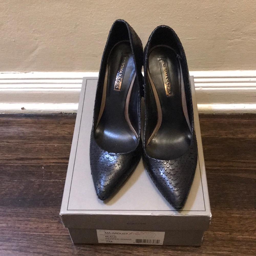 BCBG MaxAzria pointy toe wedges